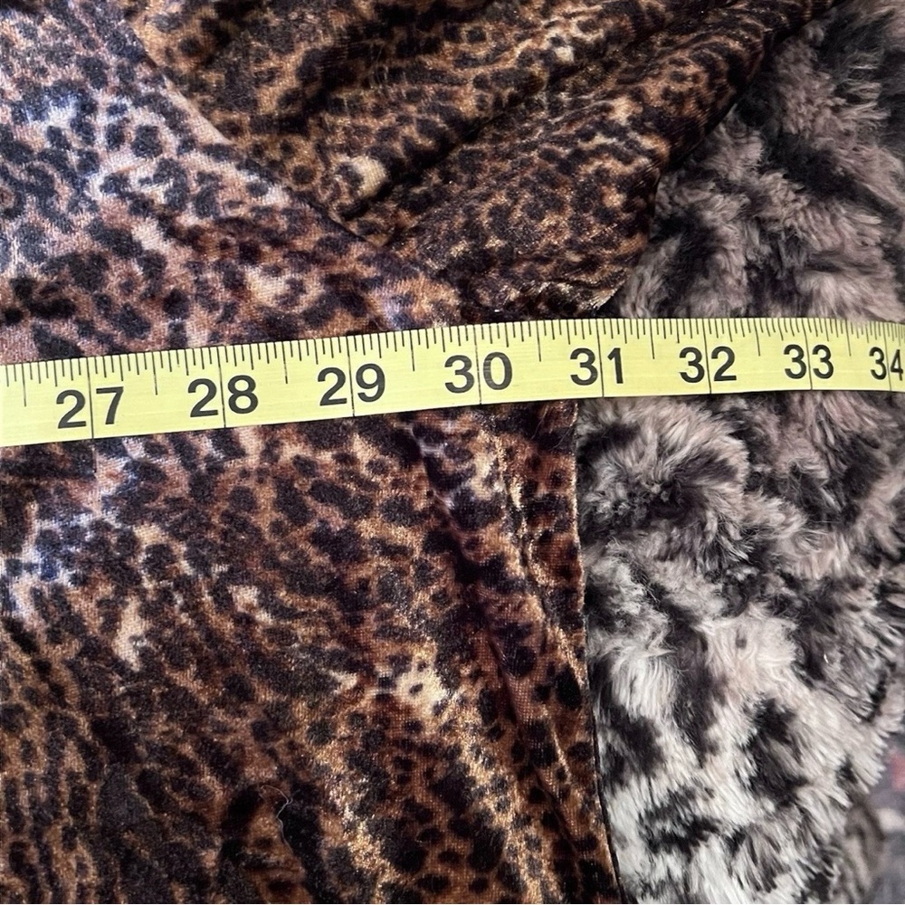 Mahudi Knitwear Plus Size 28 Velour Animal Print Button-Down Long Sleeve Blouse - Picture 6 of 6